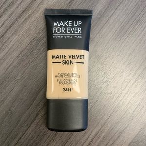 Makeup For Ever Matte Velvet Foundation Y235 BNIB